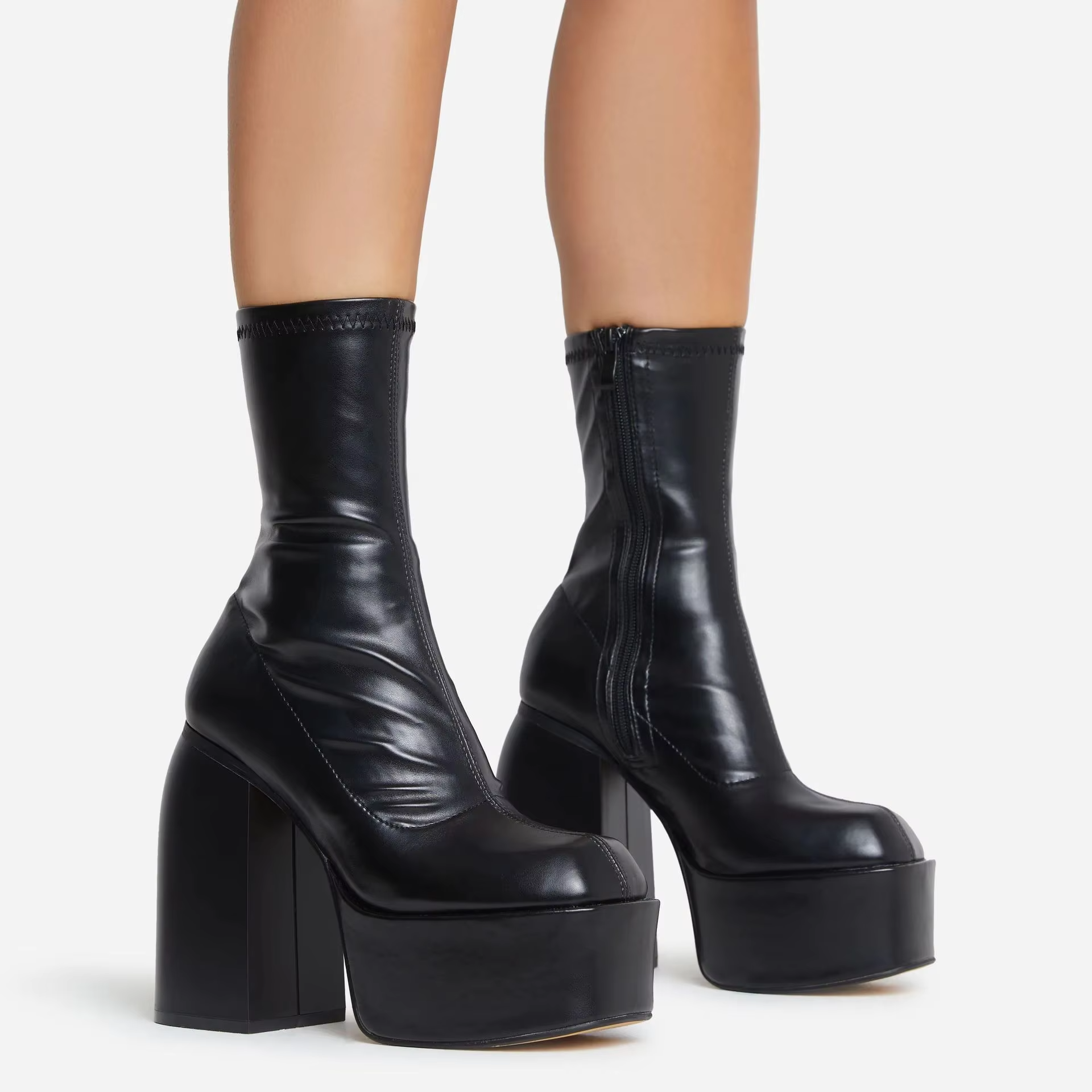 CHLOÉ™ | Élégance et Confiance en Talons Hauts